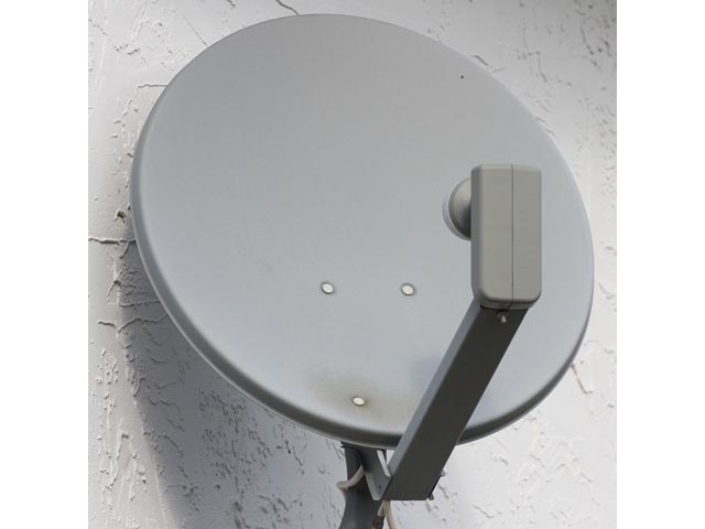 satellite-dish-antenna-1415745-640x640